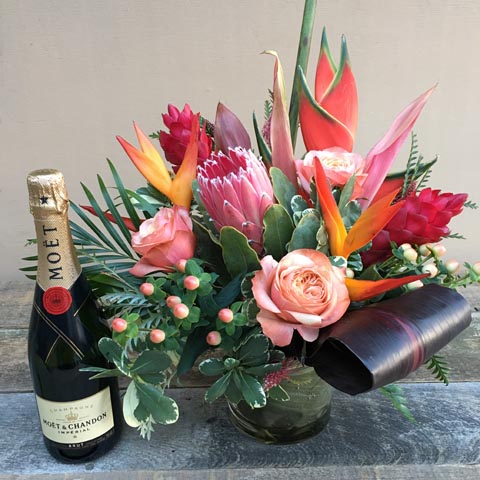 Oregon Park Flower Bouquet and Moet Oregon Park Flower Bouquet and Moet