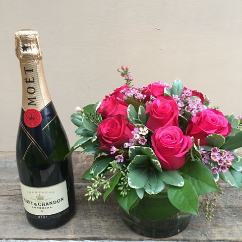 Rose Garden Bouquet & Moet Champagne Rose Garden Bouquet & Moet Champagne