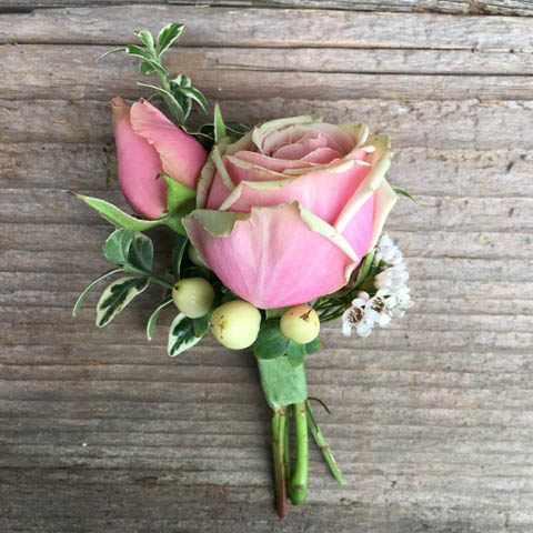PINK SPRAY ROSE BOUTONNIERE - Click Image to Close